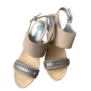 Anne Klein Akrio Tan Suede Leather Wedge Heels Metallic Strap & Buckle Size 7.5